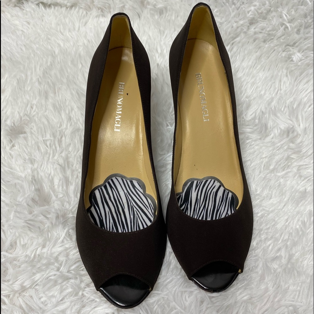 Bruno Magli black suede open toe pumps size 9 - Picture 2 of 4